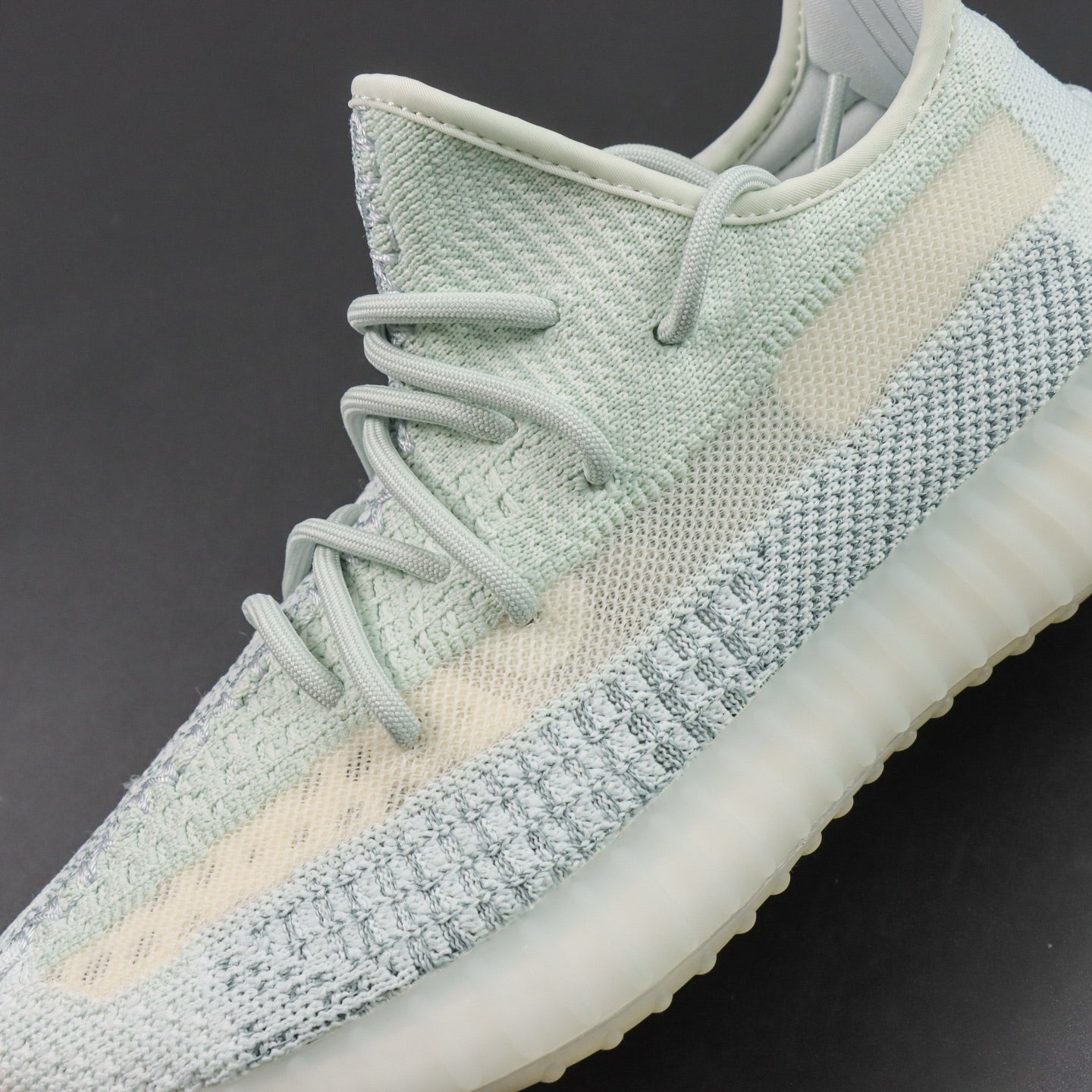 Ultra Cloud White – Čist stil. Čista energija.