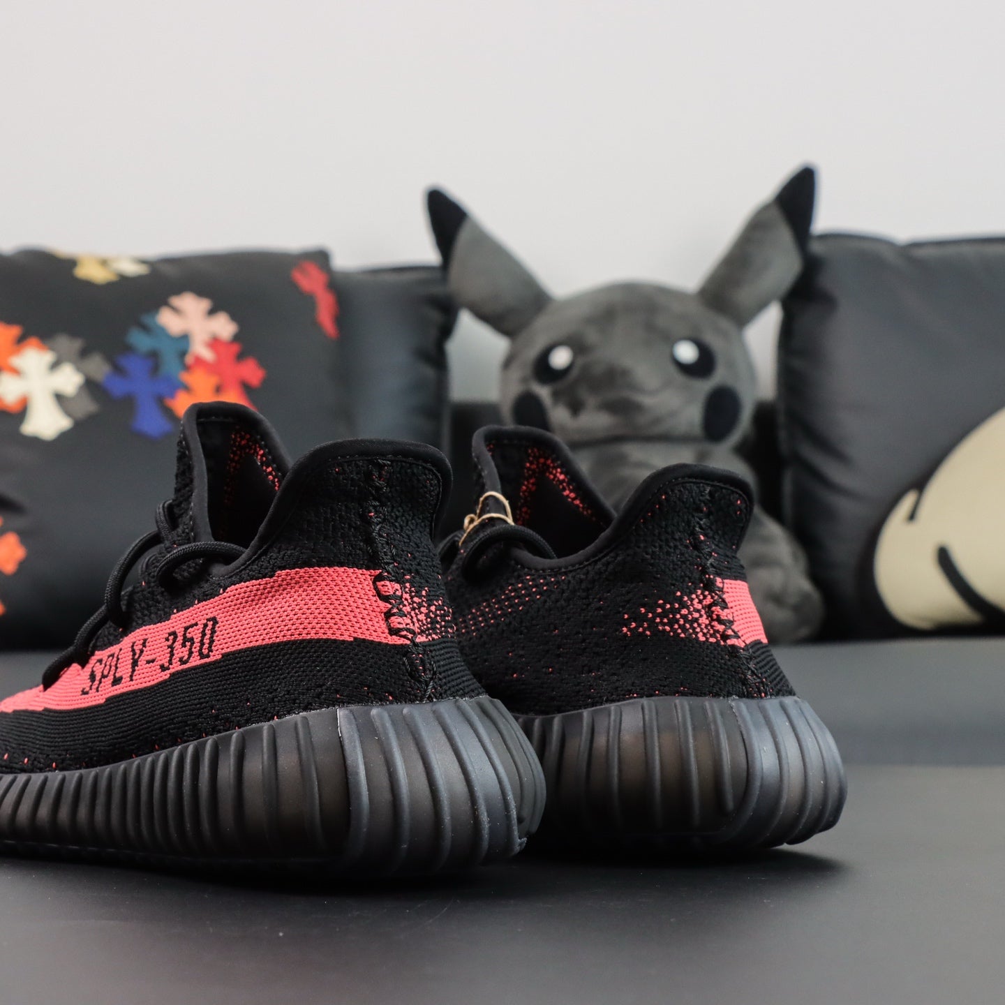 Ultra Shadow Black Red – Tihi luksuz & agresivan stil