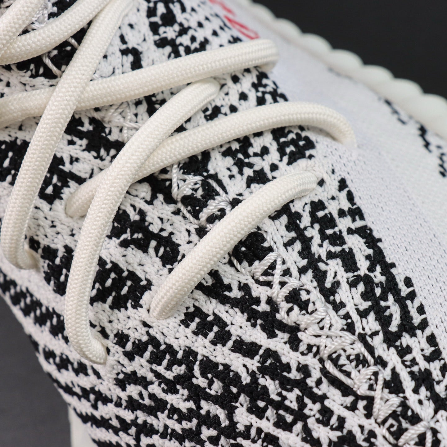 Ultra Zebra – Divlji print. Čista udobnost.