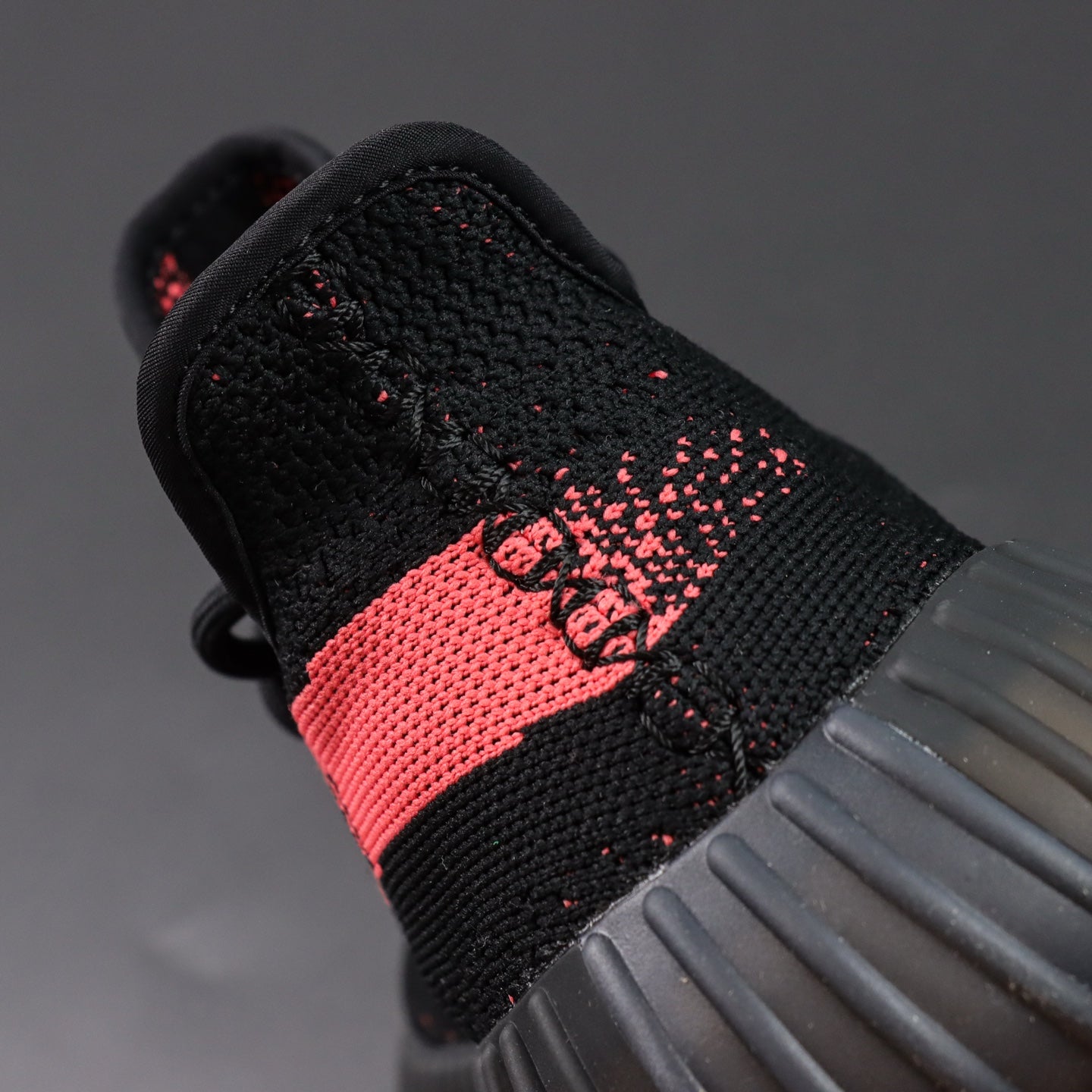 Ultra Shadow Black Red – Tihi luksuz & agresivan stil