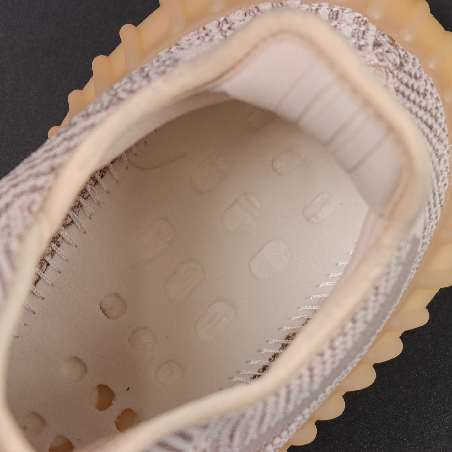 Ultra Synth – Bež futurizam u najčistijoj formi