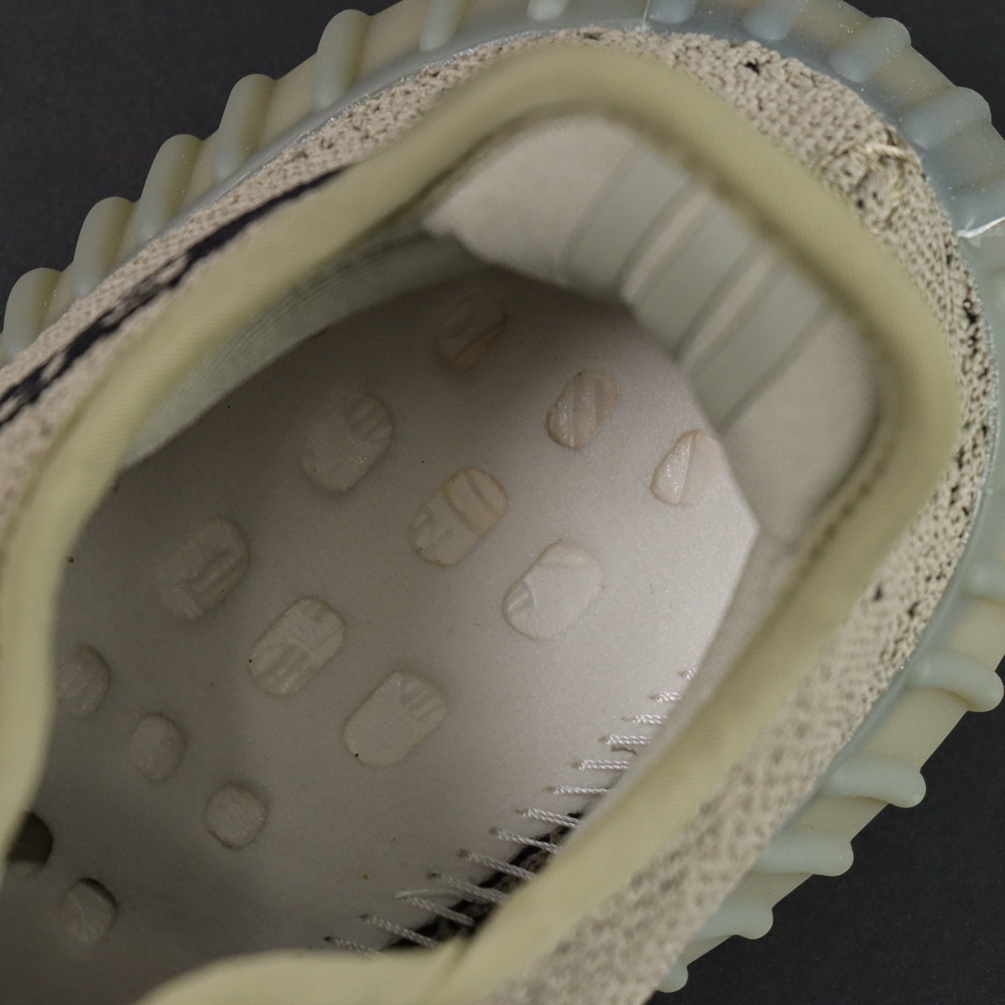 Ultra Granite – Gradska tišina. Kamena stabilnost.