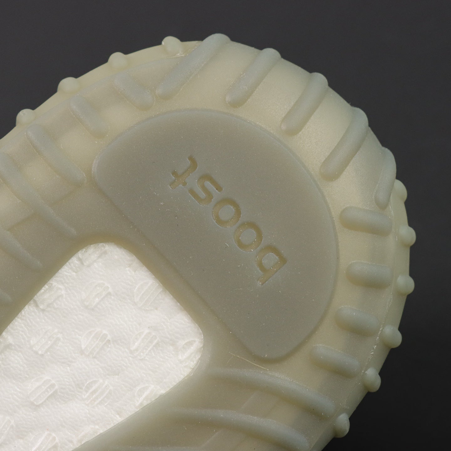 Ultra Granite – Gradska tišina. Kamena stabilnost.