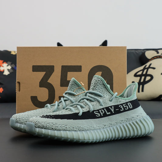 Ultra Slate Blue – Tamno plavi fokus. Minimalizam koji dominira.