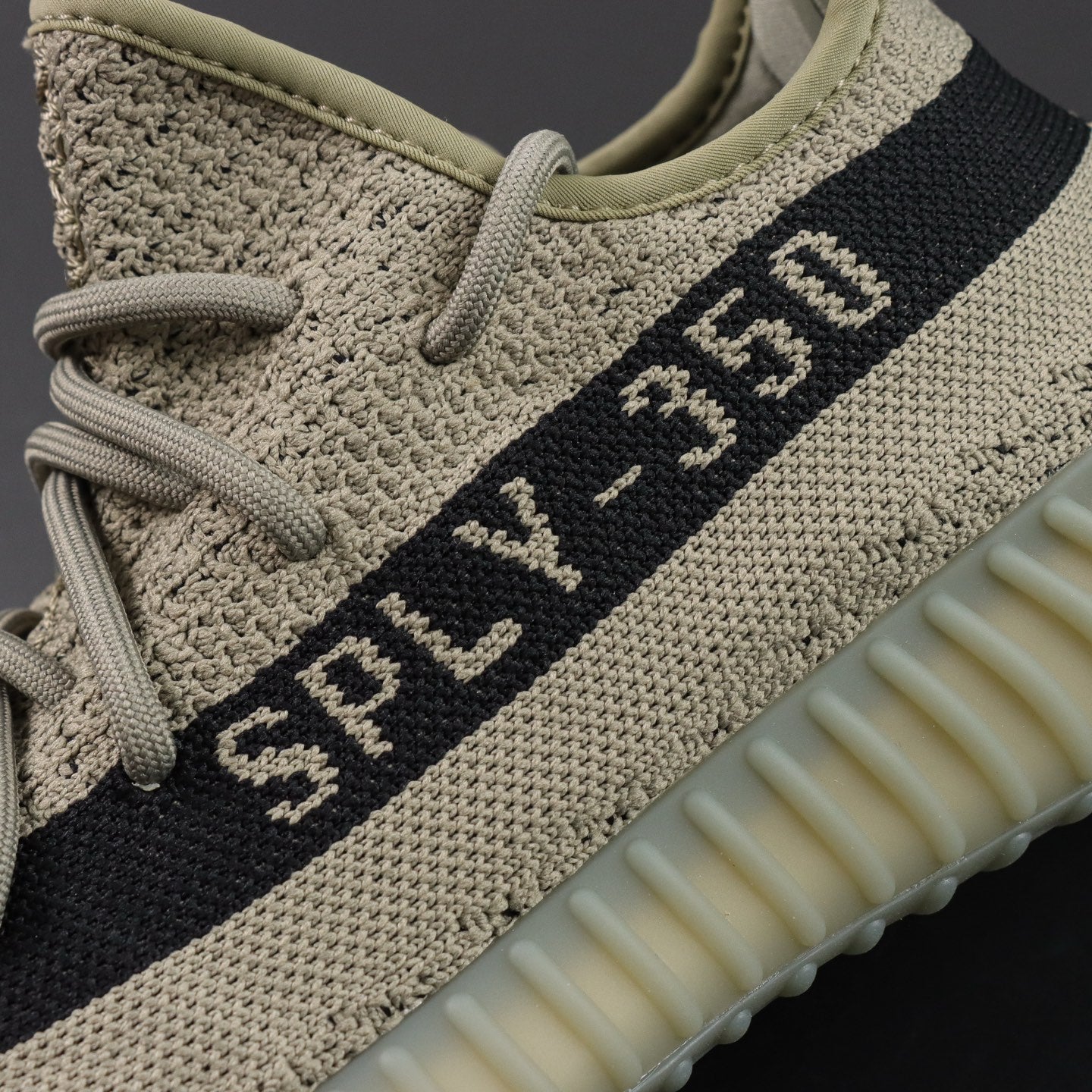 Ultra Granite – Gradska tišina. Kamena stabilnost.