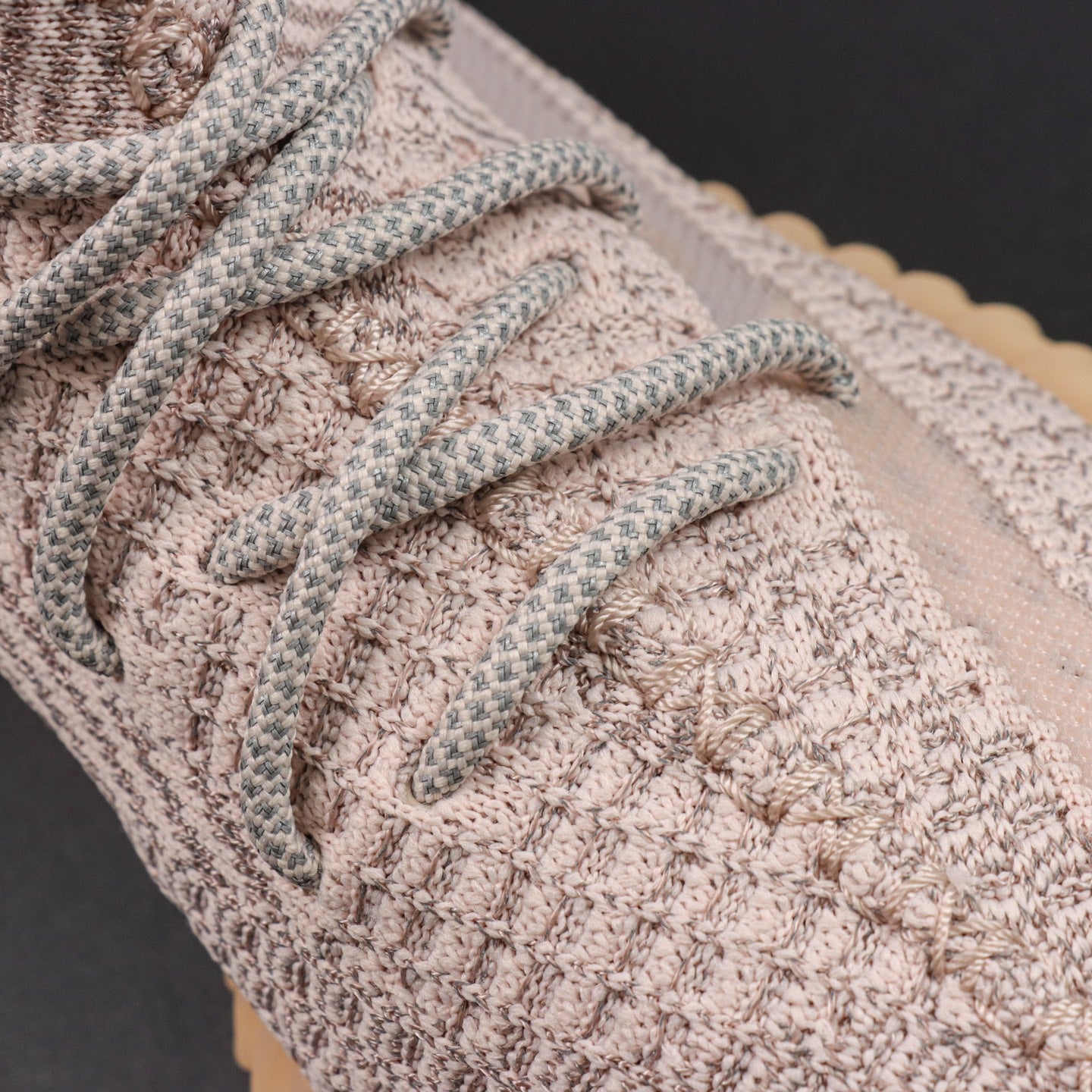 Ultra Synth – Bež futurizam u najčistijoj formi