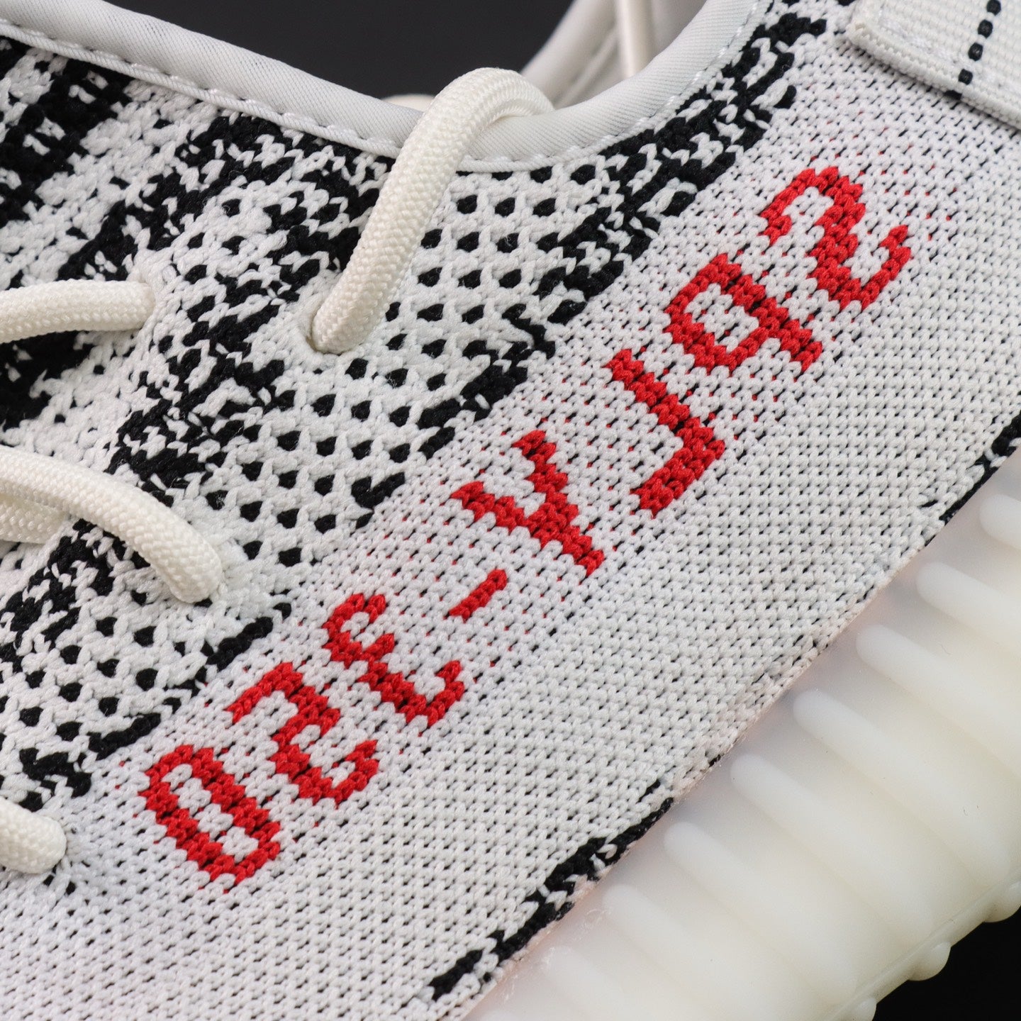 Ultra Zebra – Divlji print. Čista udobnost.