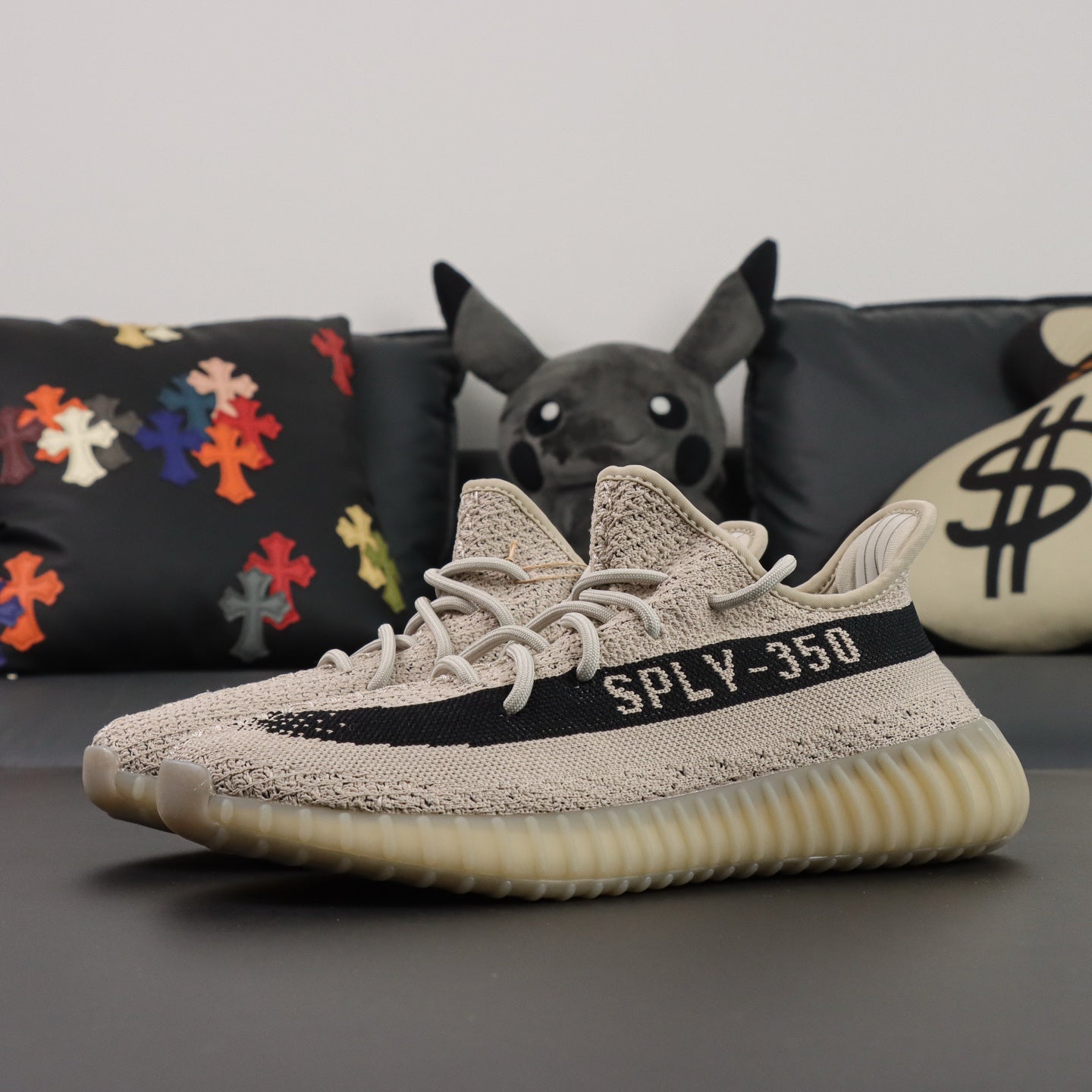 Ultra Slate Core – Siva tišina. Brutalna udobnost.