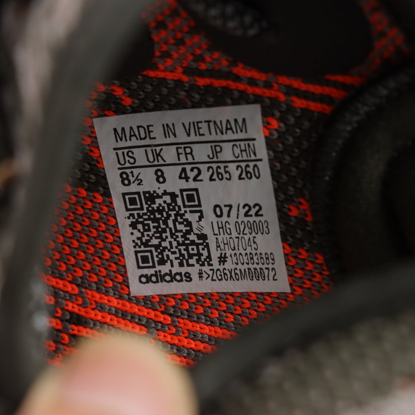 Yeezy Carbon Belluga