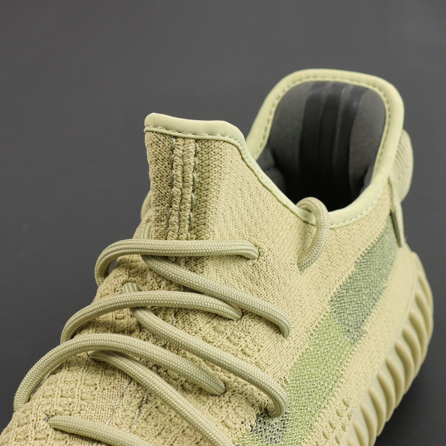 Ultra Sulfur Glow – Boja koja nosi energiju