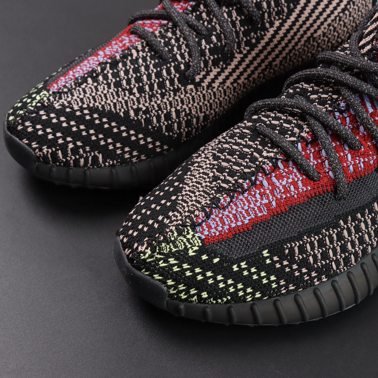 Ultra Yecheil Glow – Haos u bojama. Refleksija u mraku.