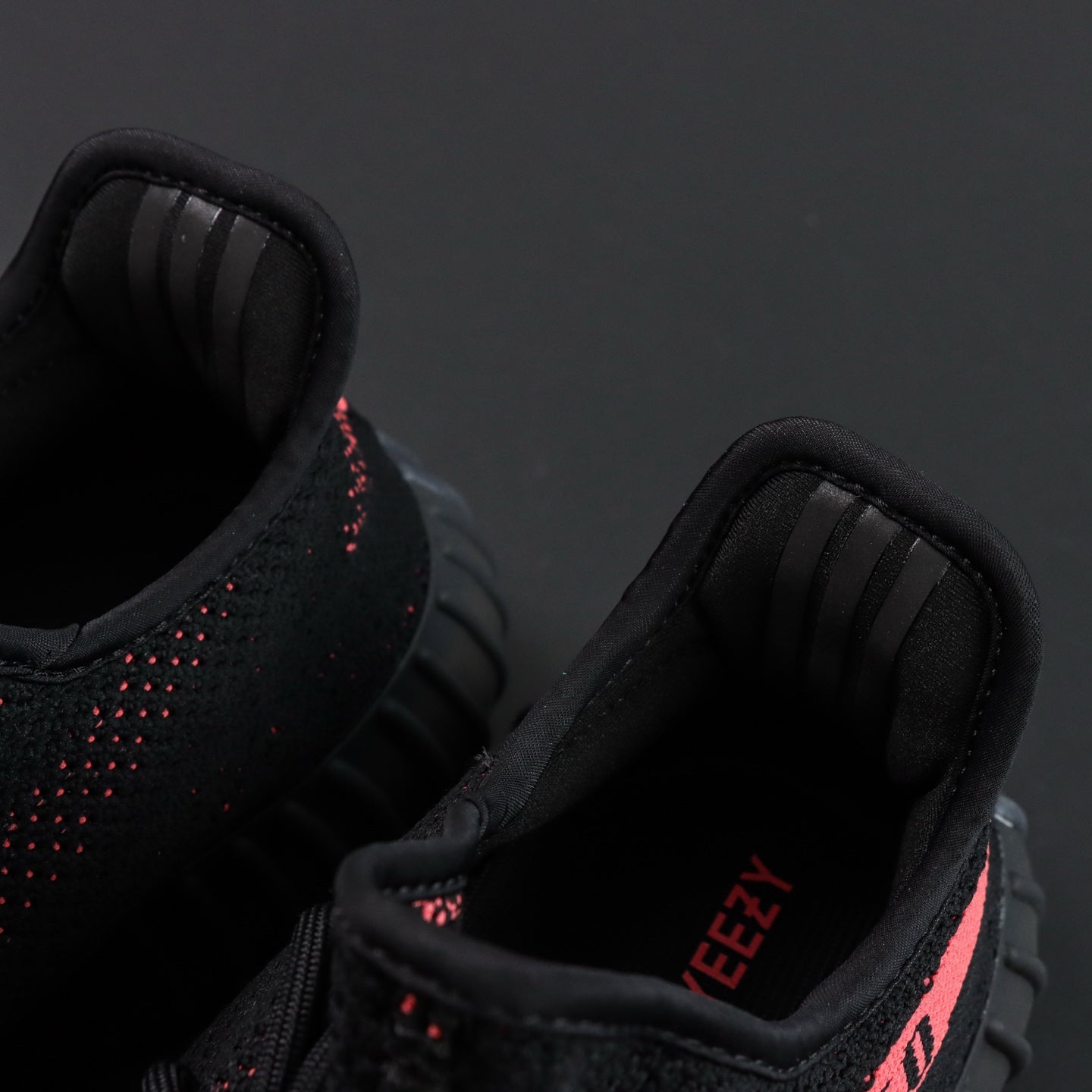 Ultra Shadow Black Red – Tihi luksuz & agresivan stil