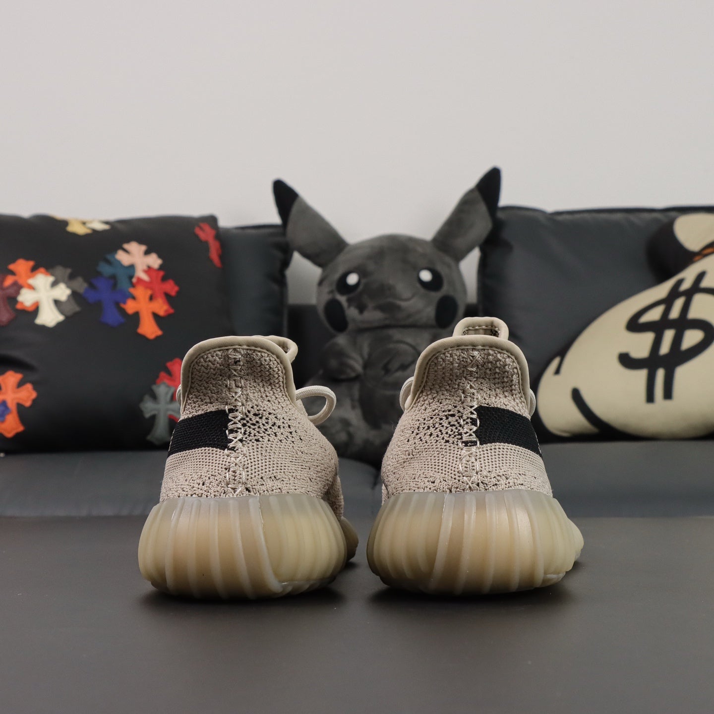 Ultra Slate Core – Siva tišina. Brutalna udobnost.