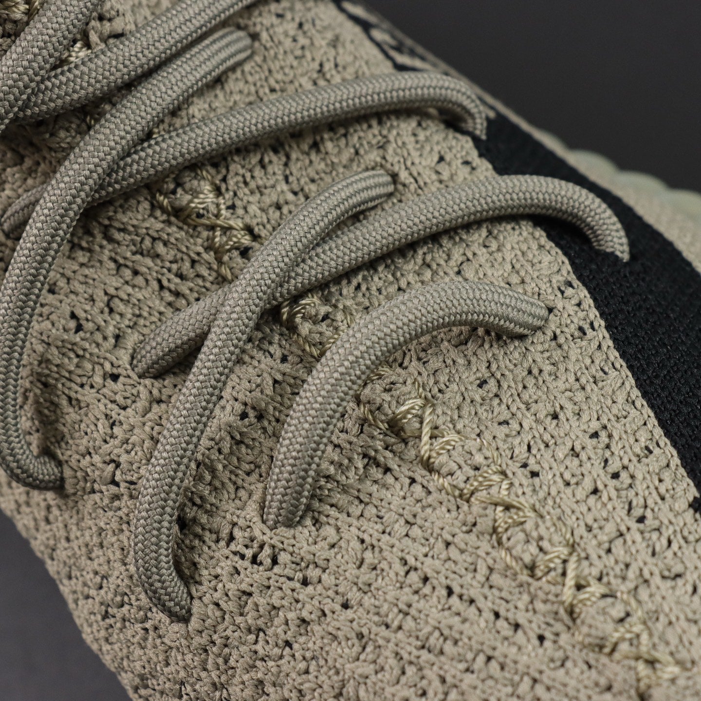 Ultra Granite – Gradska tišina. Kamena stabilnost.