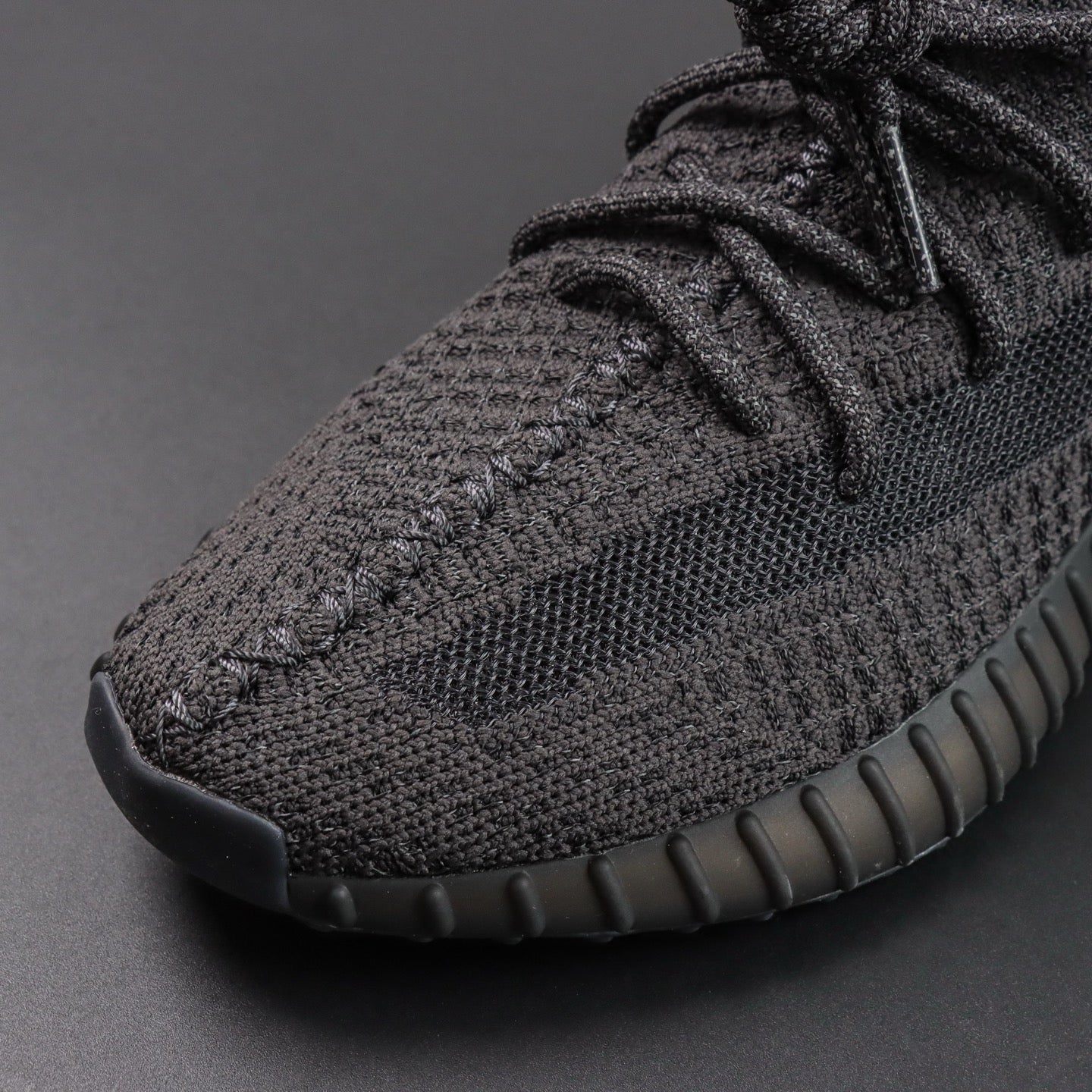 Yeezy Boost 350 v2 – Black Reflective