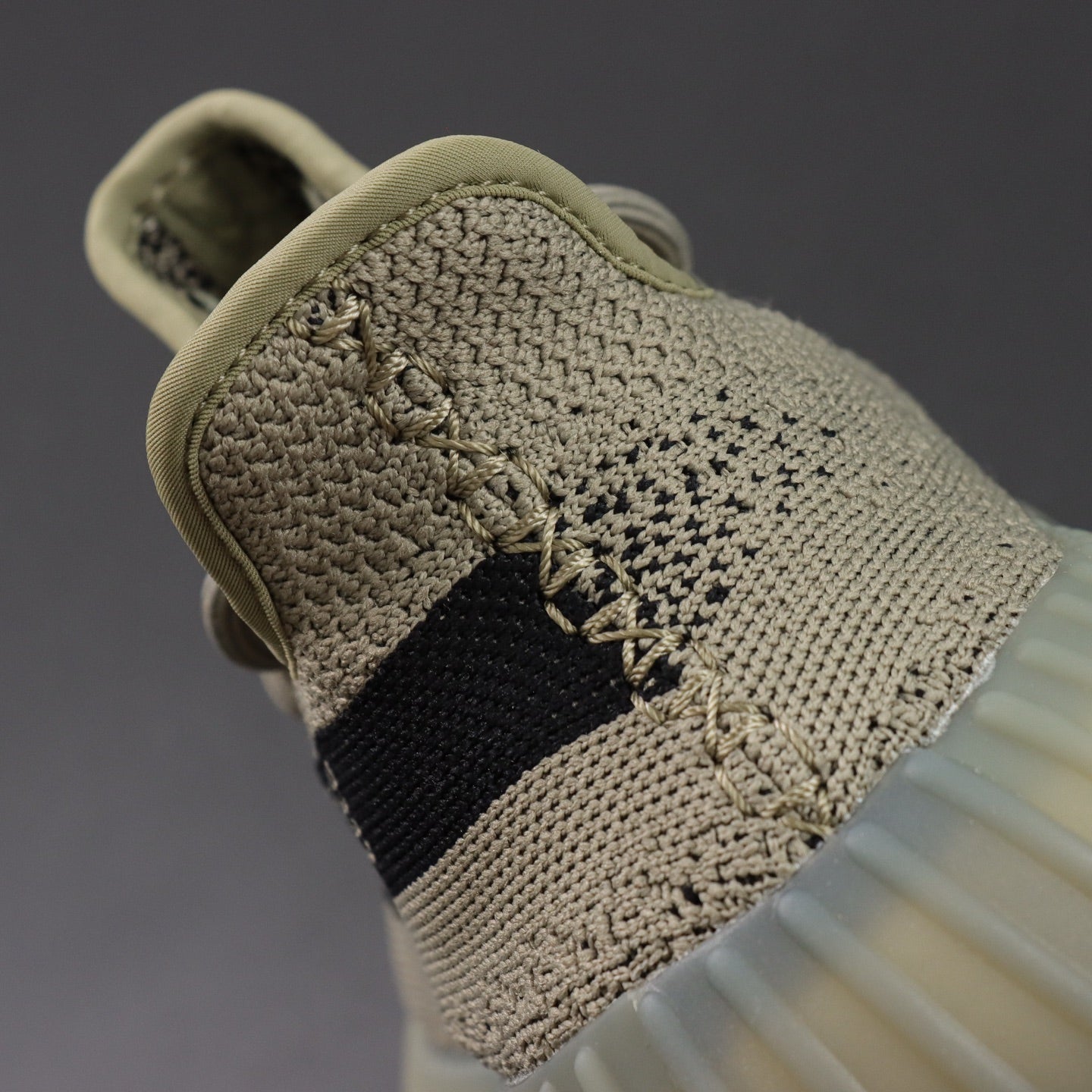 Ultra Granite – Gradska tišina. Kamena stabilnost.