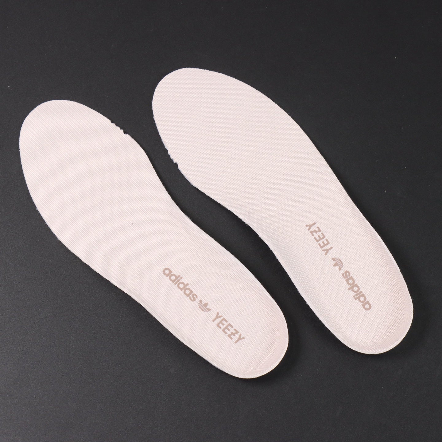 Ultra Yecheil Glow – Haos u bojama. Refleksija u mraku.