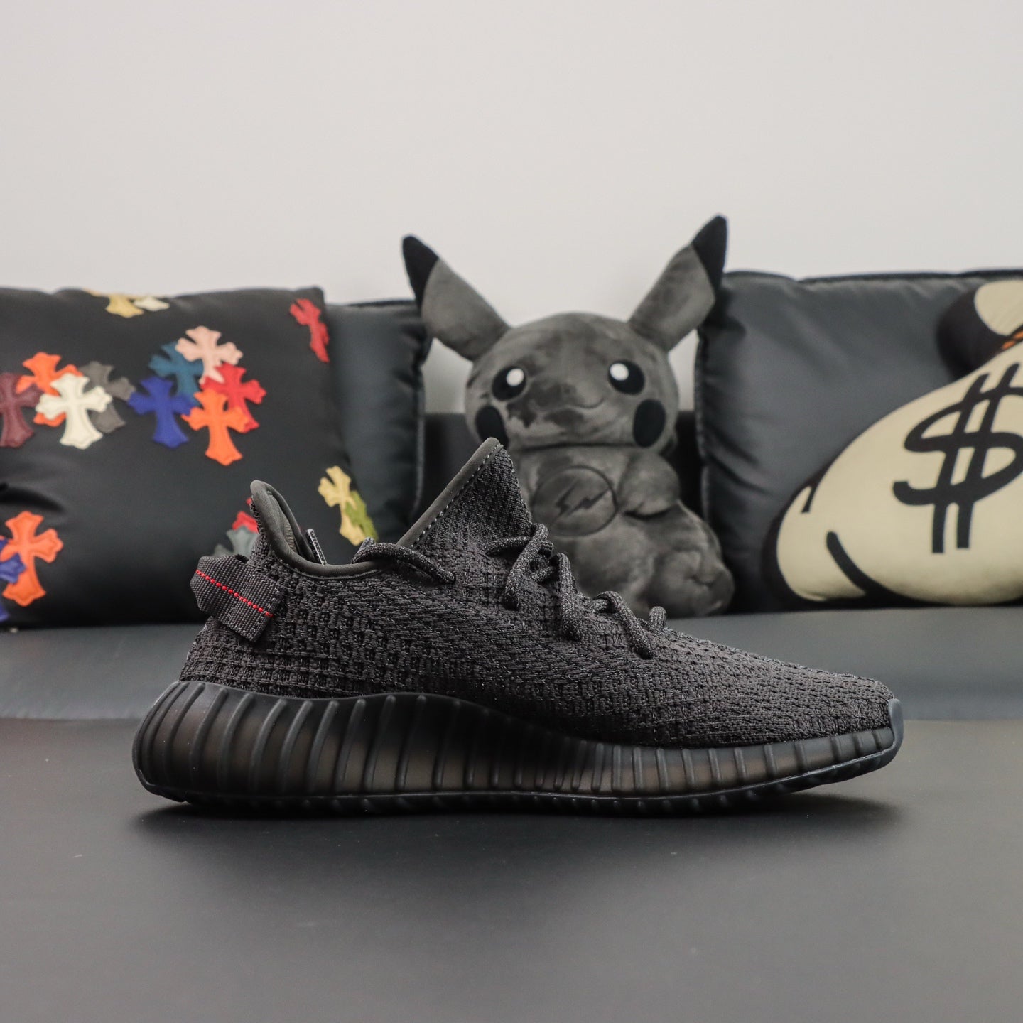 Yeezy Boost 350 v2 – Black Reflective