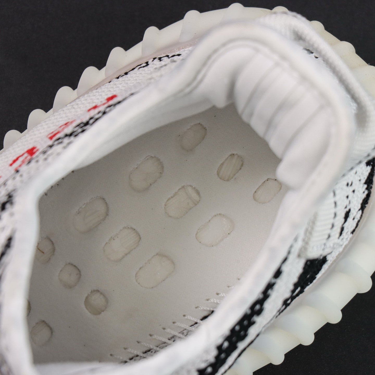 Ultra Zebra – Divlji print. Čista udobnost.