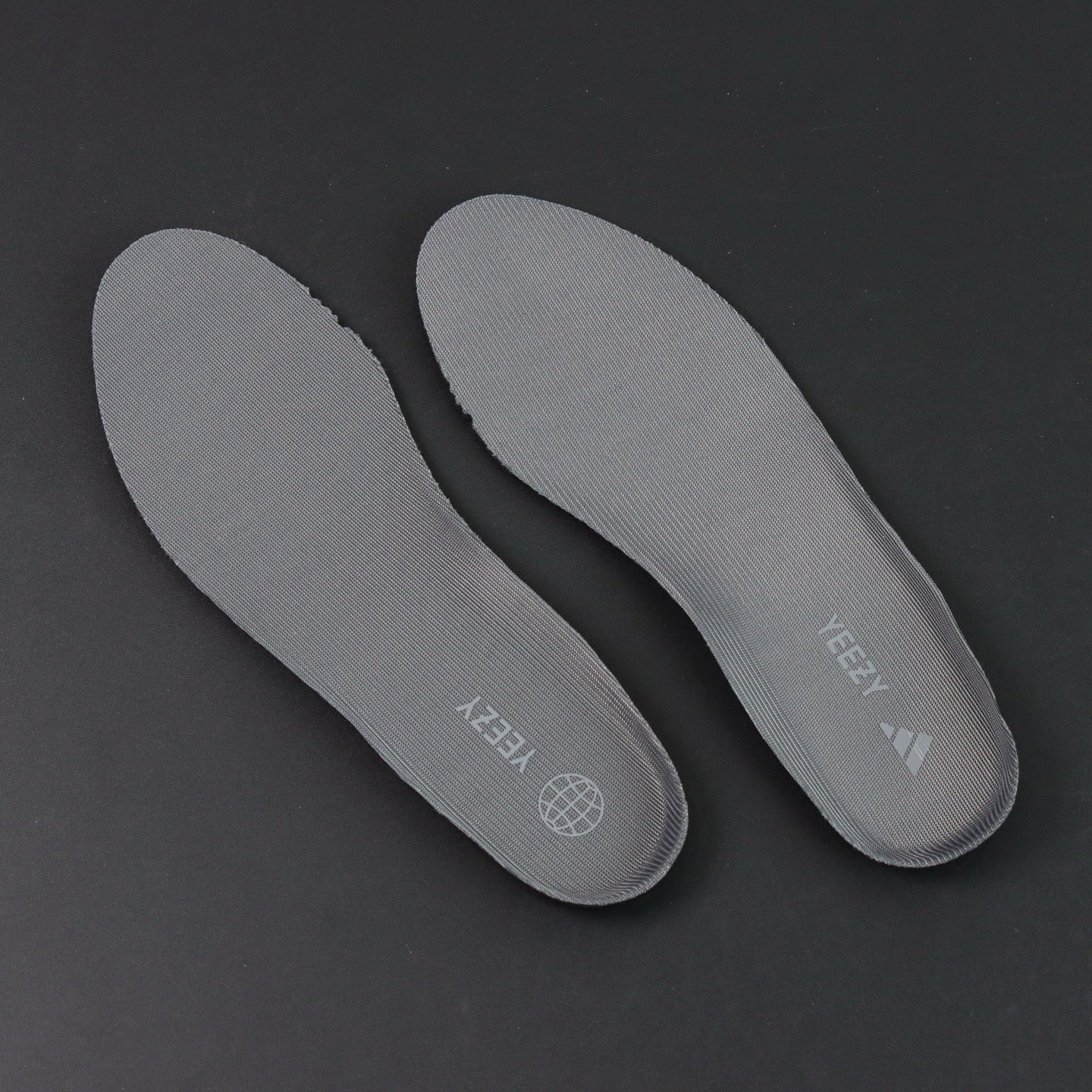 Yeezy Carbon Belluga