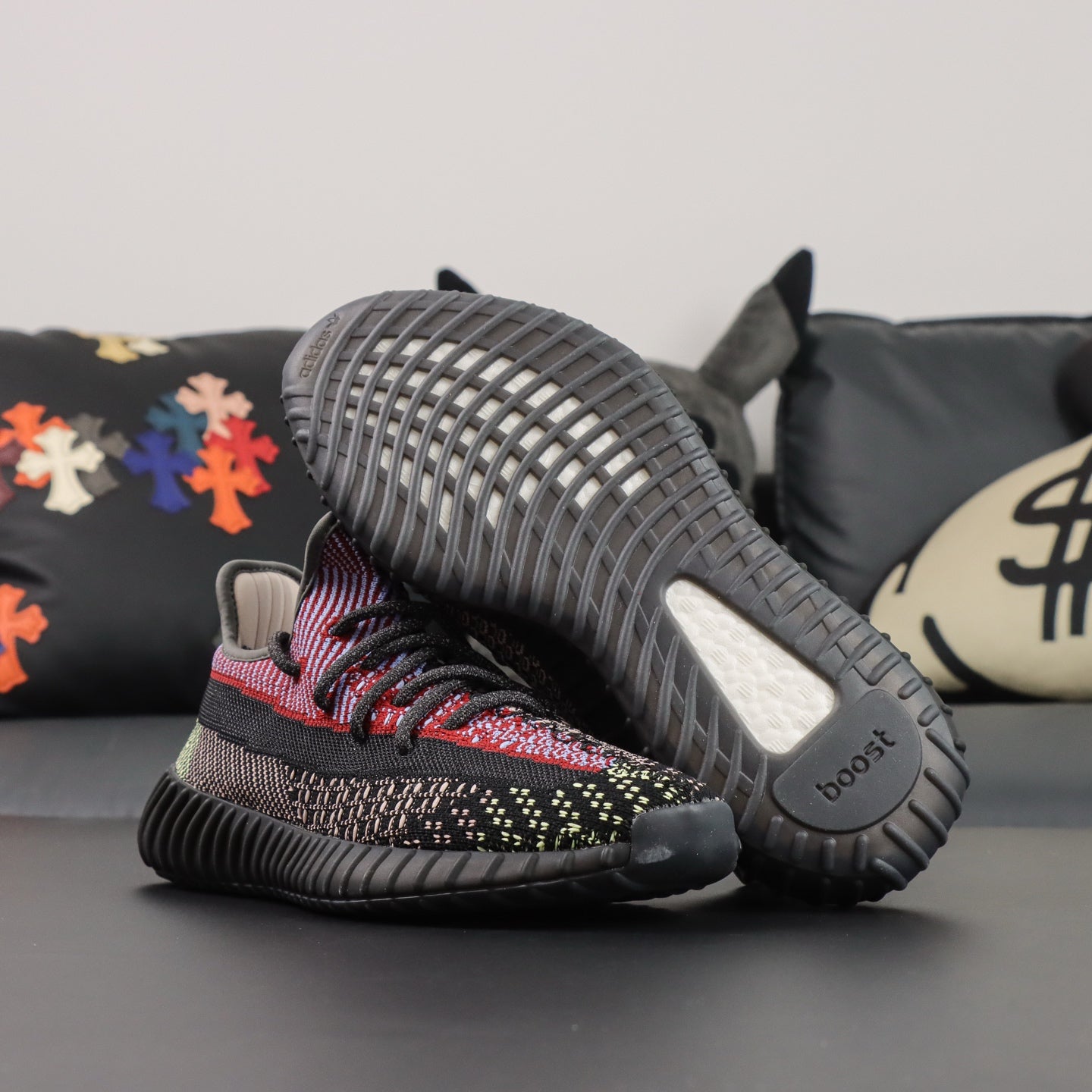 Ultra Yecheil Glow – Haos u bojama. Refleksija u mraku.