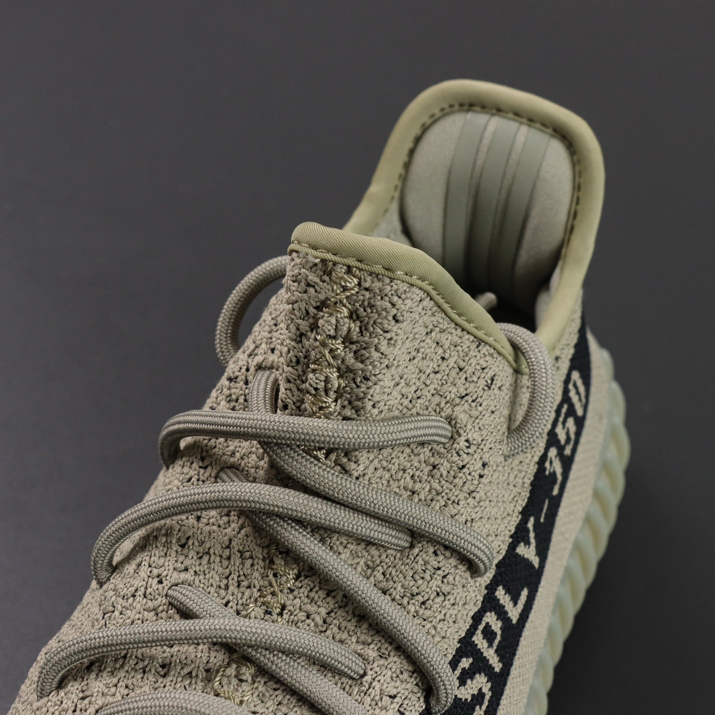 Ultra Granite – Gradska tišina. Kamena stabilnost.