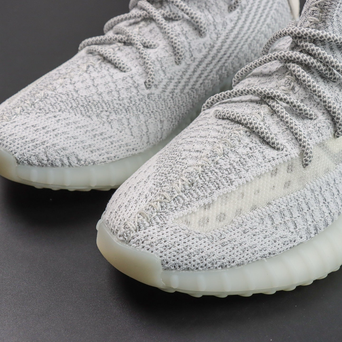 Ultra Static Glow – Klasičan stil. Noćni sjaj.