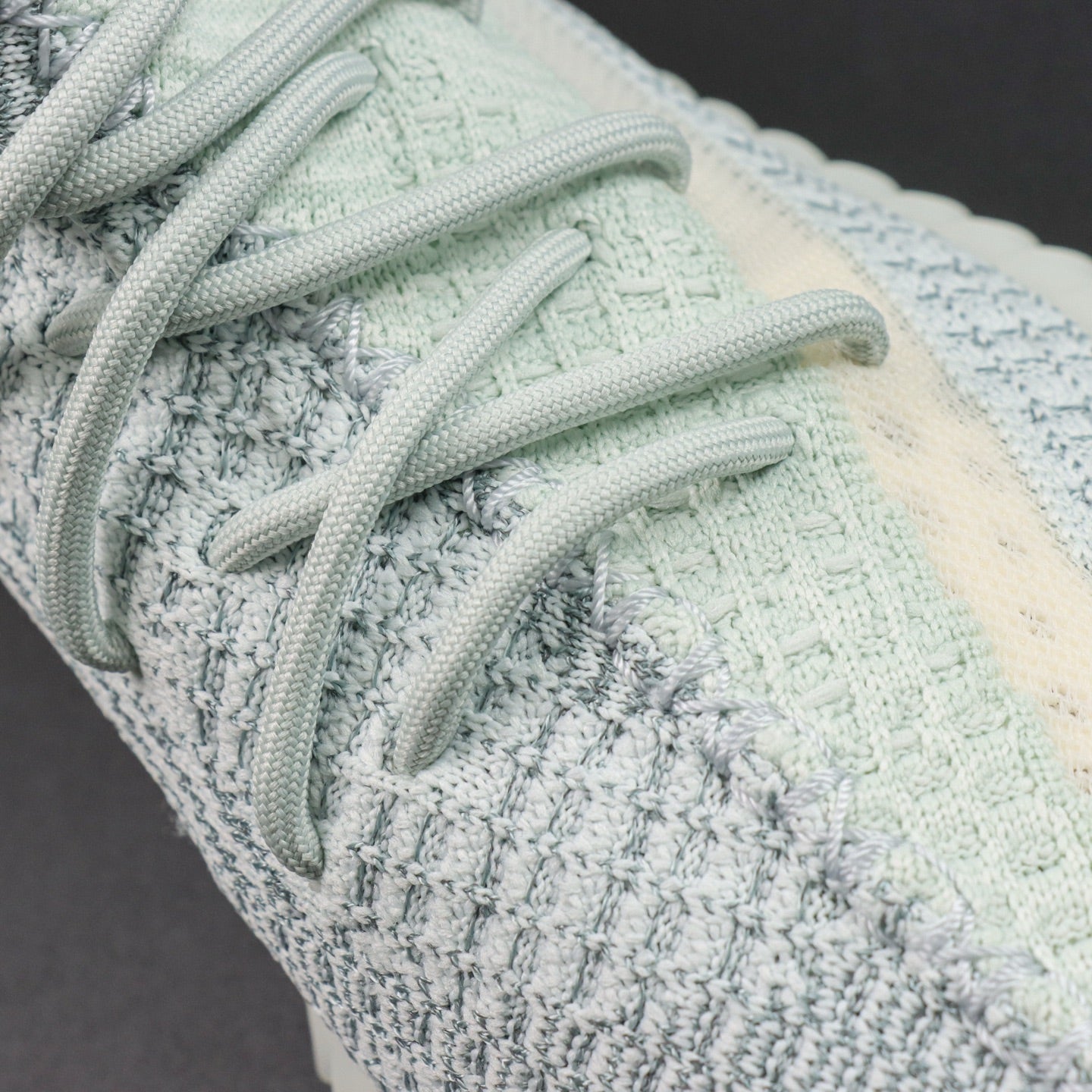 Ultra Cloud White – Čist stil. Čista energija.