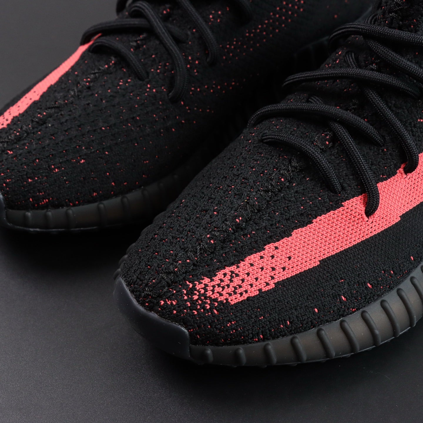 Ultra Shadow Black Red – Tihi luksuz & agresivan stil