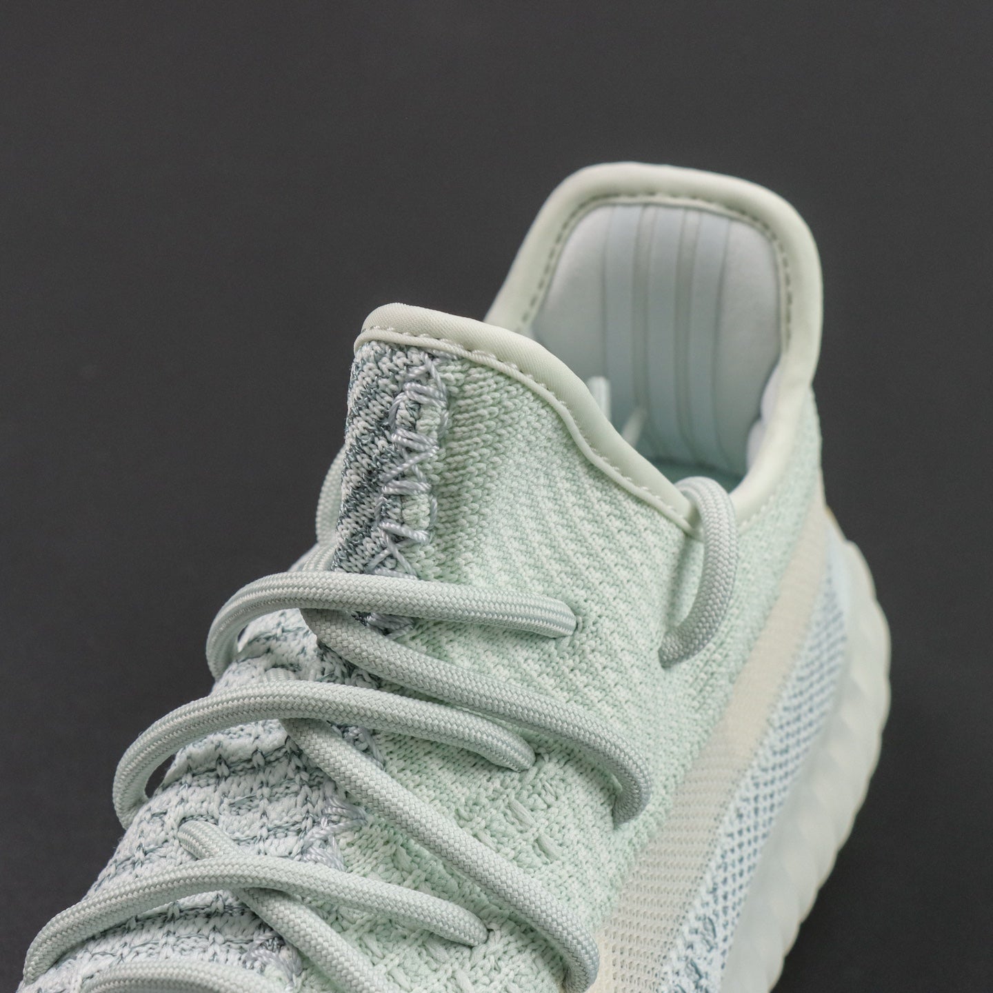 Ultra Cloud White – Čist stil. Čista energija.