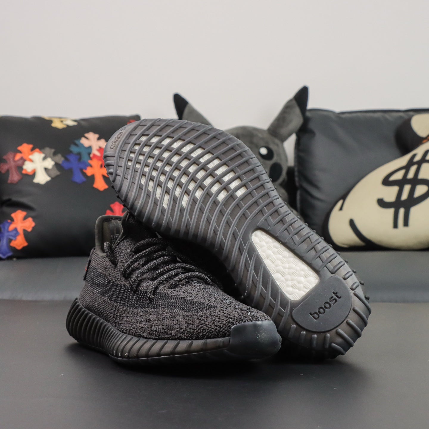 Yeezy Boost 350 v2 – Black Reflective