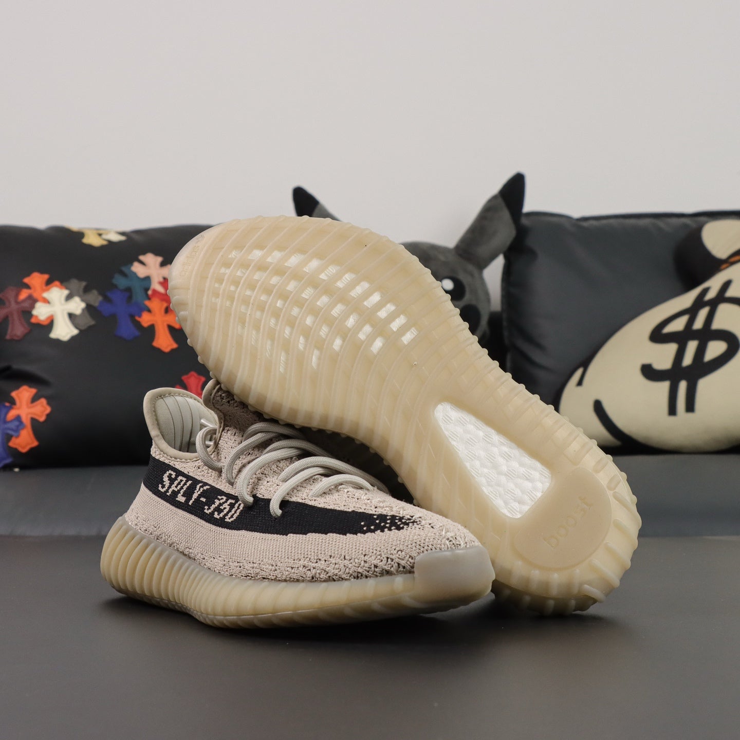 Ultra Slate Core – Siva tišina. Brutalna udobnost.