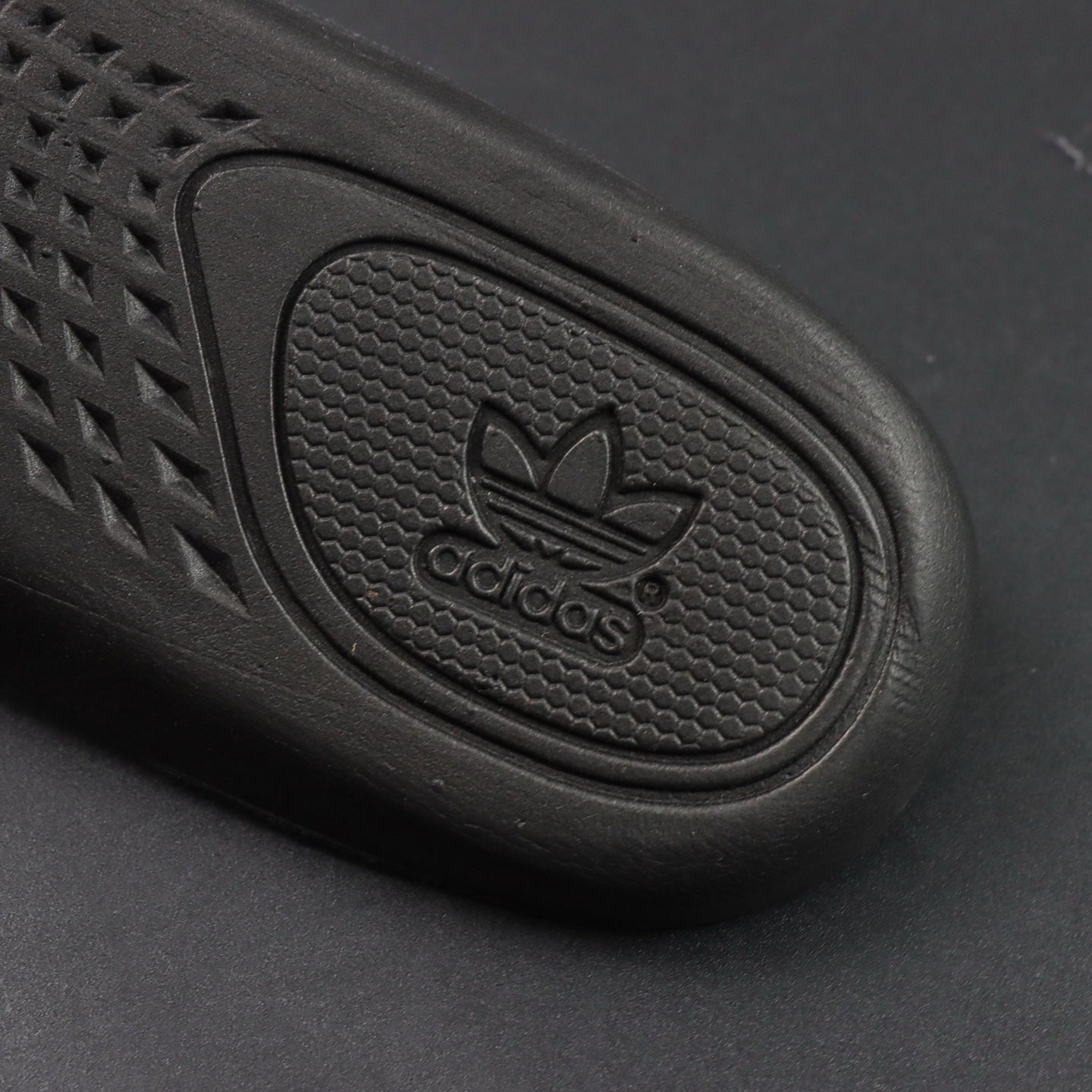 Yeezy Boost 350 v2 – Black Reflective