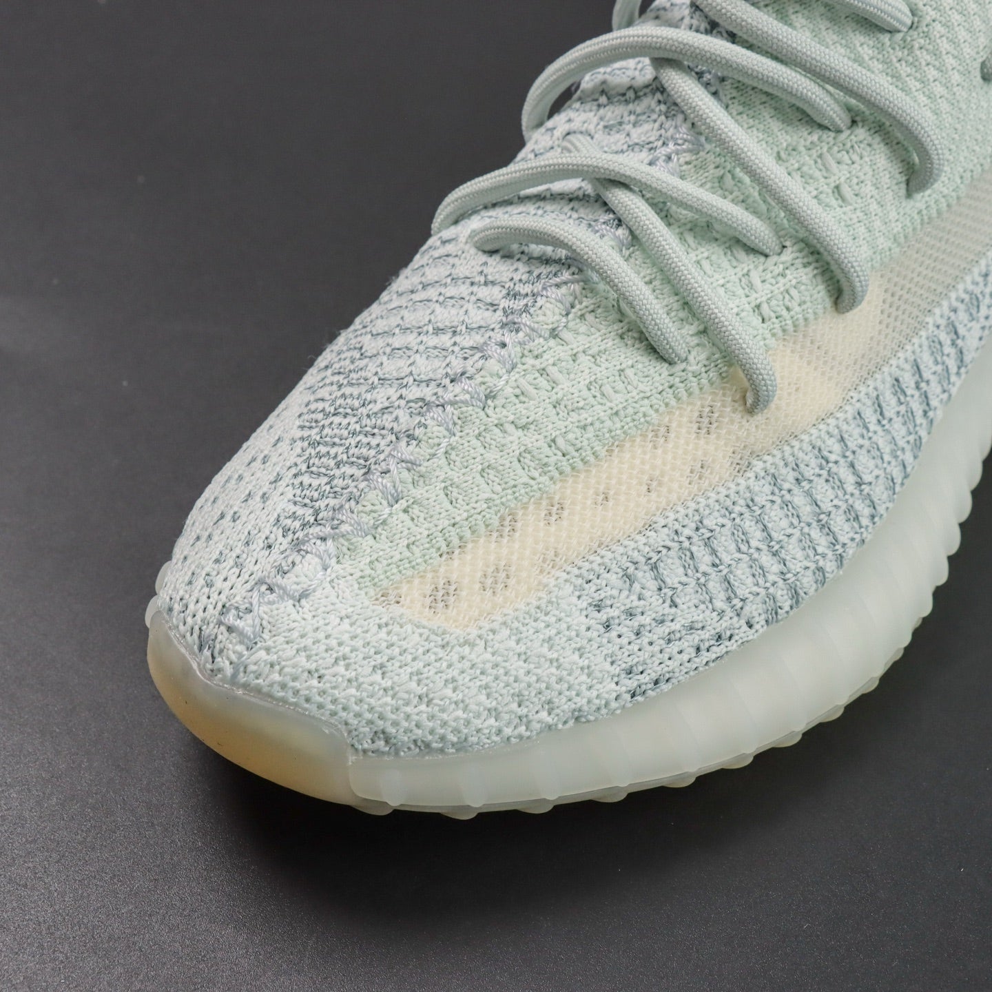 Ultra Cloud White – Čist stil. Čista energija.