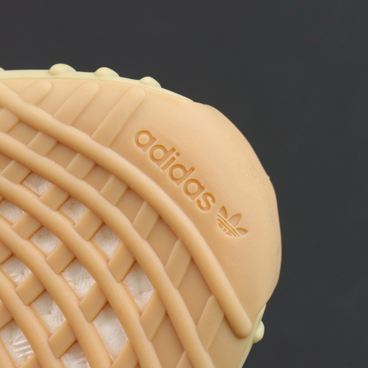 Ultra Sulfur Glow – Boja koja nosi energiju