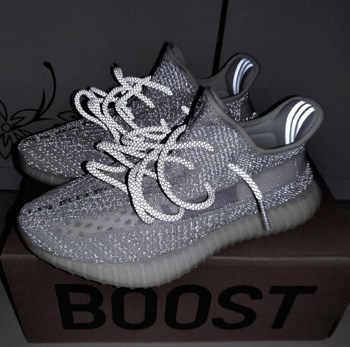 Ultra Static Glow – Klasičan stil. Noćni sjaj.