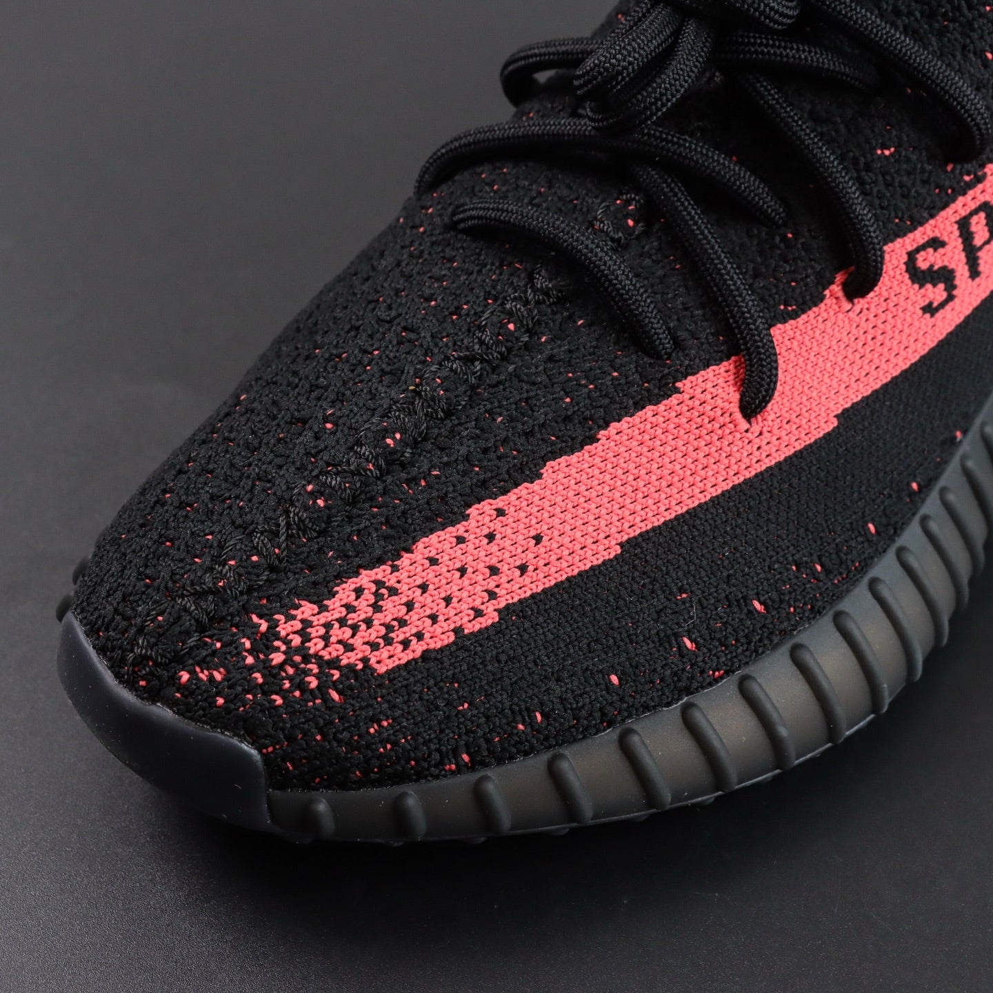 Ultra Shadow Black Red – Tihi luksuz & agresivan stil