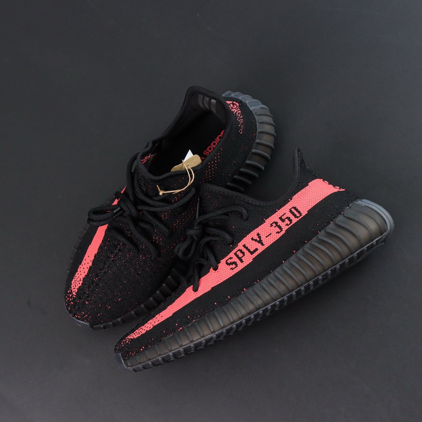 Ultra Shadow Black Red – Tihi luksuz & agresivan stil