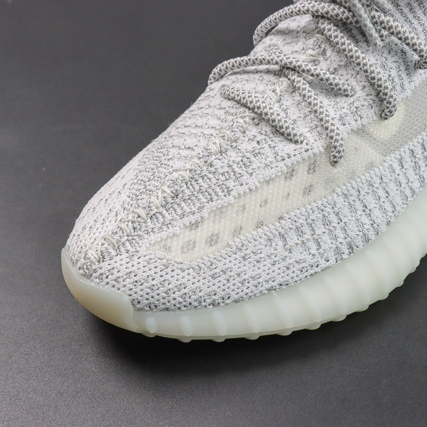 Ultra Static Glow – Klasičan stil. Noćni sjaj.